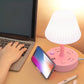 Lámpara de mesa con puerto USB y toma de corriente