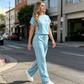 Conjunto de mujer compuesto por una camiseta informal de manga corta y unos pantalones de pierna anch